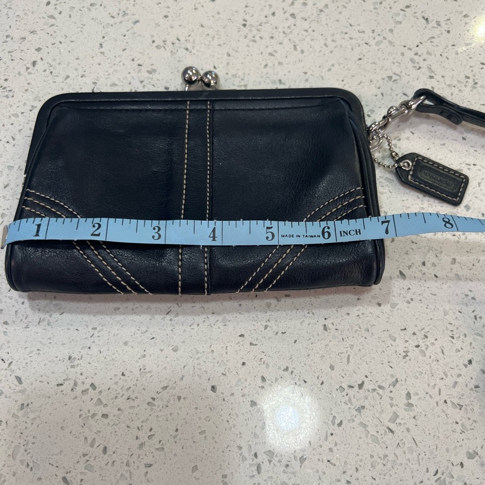 Authentic Coach Vintage SoHo Kiss lock wristlet Black